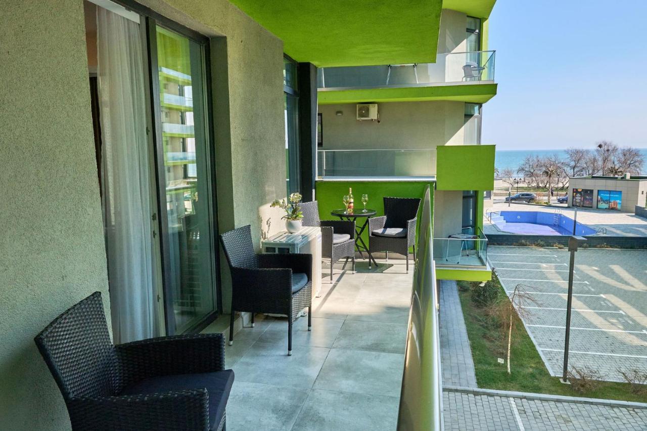 Seastar Apartment - Spa N Pools Beach Resort Mamaia Exterior photo