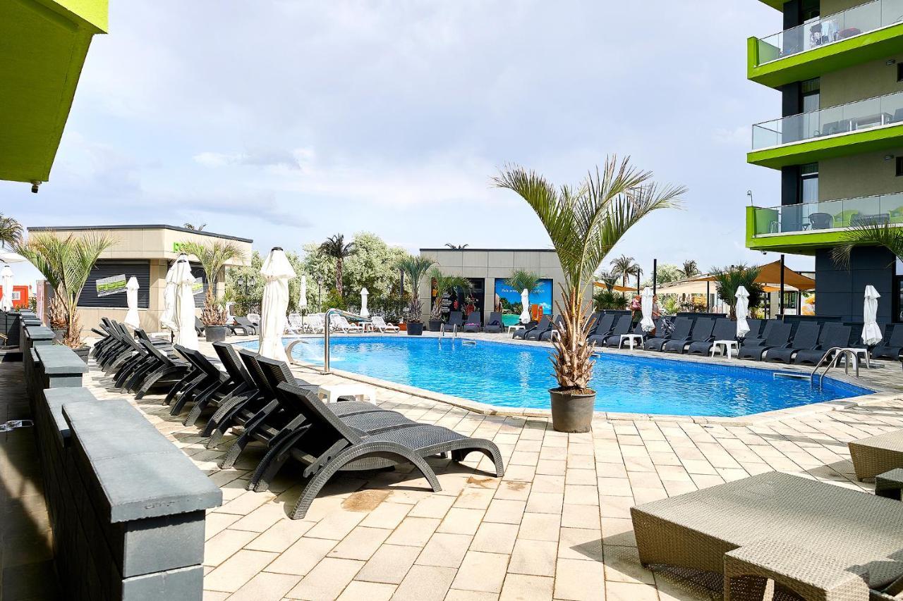 Seastar Apartment - Spa N Pools Beach Resort Mamaia Exterior photo