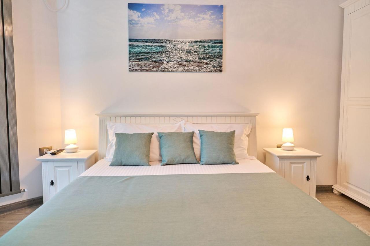 Seastar Apartment - Spa N Pools Beach Resort Mamaia Exterior photo
