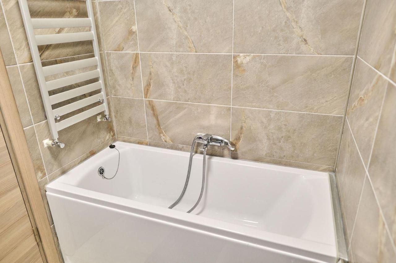 Seastar Apartment - Spa N Pools Beach Resort Mamaia Exterior photo